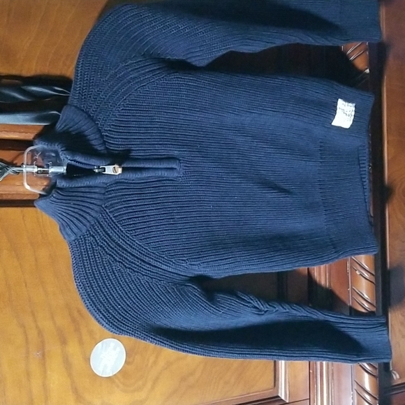 Boy H&M sweater - Picture 3 of 3